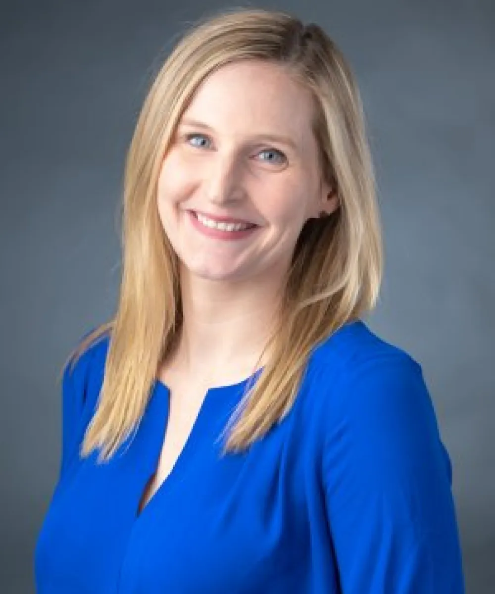 Allie Barona headshot